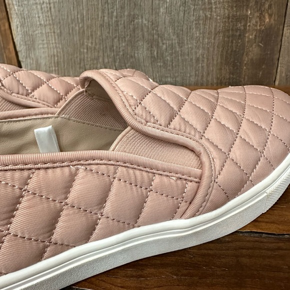 Steve Madden Ecentrcq Quilted Slip On Sneaker Shoe in Pink Size 9.5 Women’s - Picture 14 of 15